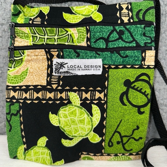 Local Design Hawaii Purse Womens Green Animal Print 3 Zippered Crossbody Bag - Picture 2 of 9